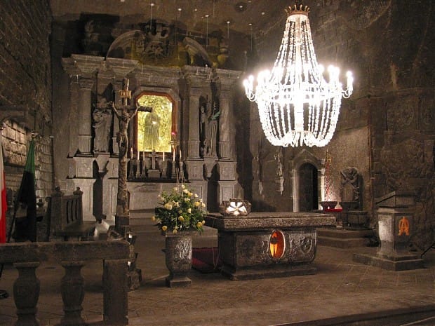 From Kraków: Wieliczka Salt Mine Guided Tour with Transport - The 2 km tourist route: 22 chambers, 800 steps, and cool air