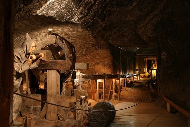 From Kraków: Wieliczka Salt Mine Guided Tour with Transport - Going underground: what you’ll actually see on the way down