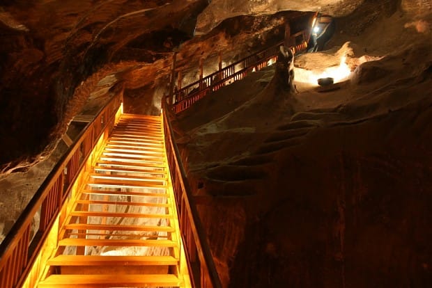 From Kraków: Wieliczka Salt Mine Guided Tour with Transport - The lift back up: where crowds can add stress