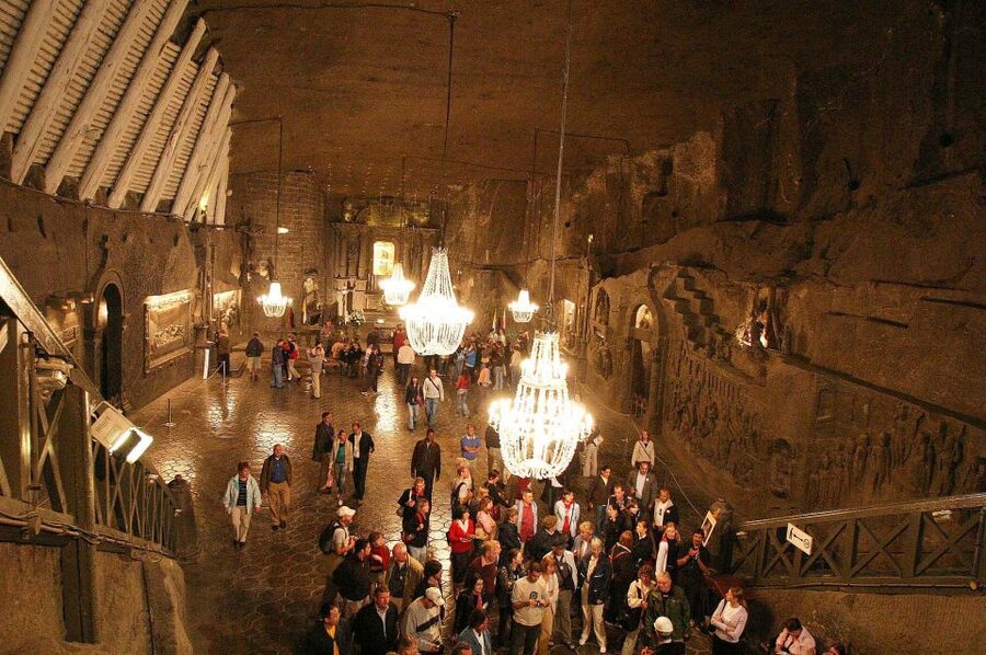 From Krakow: Wieliczka Salt Mine Tour - The descent: 800 steps, 14 to 16°C air, and what to wear