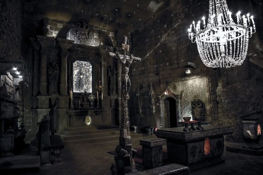 From Krakow: Wieliczka Salt Mine Tour with Hotel Pickup - The First Descent: Stairs, Safety Rules, and What to Expect