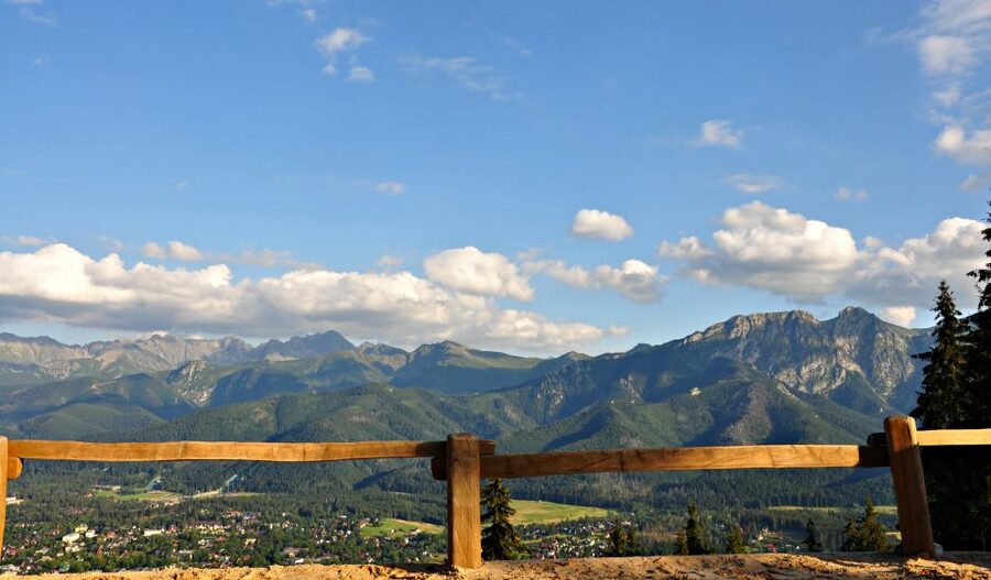 From Krakow: Zakopane Day Tour with Tasting & Funicular Ride - Chochołów: Old Wooden Highlander Houses and Why They Still Work