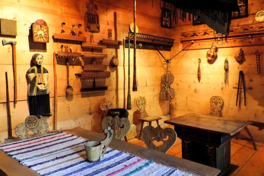 From Krakow: Zakopane Tour with Gubalowka Funicular & Museum - Krupówki, Podhale dialect, workshops, and time to shop