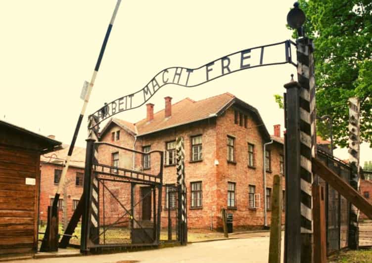 From Warsaw: Auschwitz Day Tour by Private Car with Lunch - The Warsaw to Oswiecim drive, and how not to waste your day