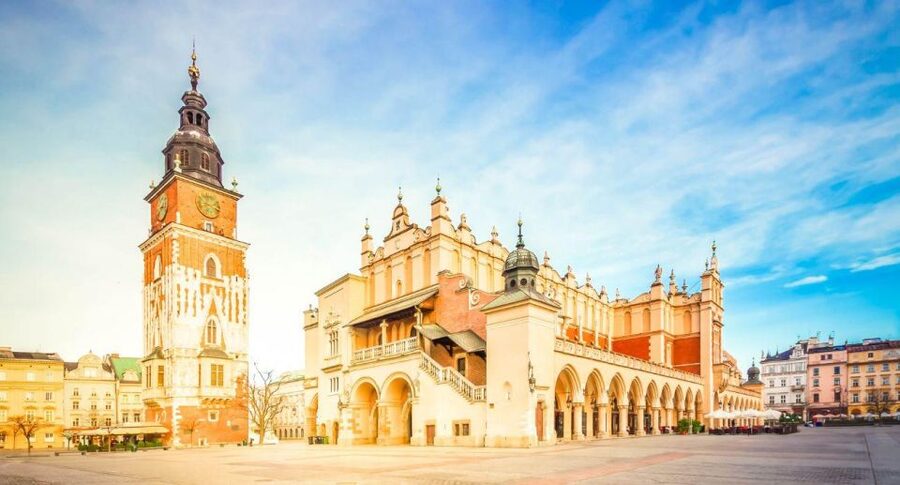 From Warsaw: Guided Tour to Auschwitz-Birkenau and Krakow - Packing checklist for this kind of day trip