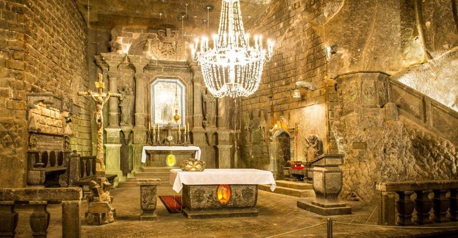 From Warsaw: Guided Tour to Wieliczka Salt Mine and Krakow - Inside the Wieliczka Salt Mine: the 2.5 hours that makes the trip worthwhile