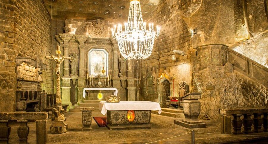 From Warsaw: Guided Tour to Wieliczka Salt Mine and Krakow - Krakow pickup and the ride to Wieliczka Salt Mine