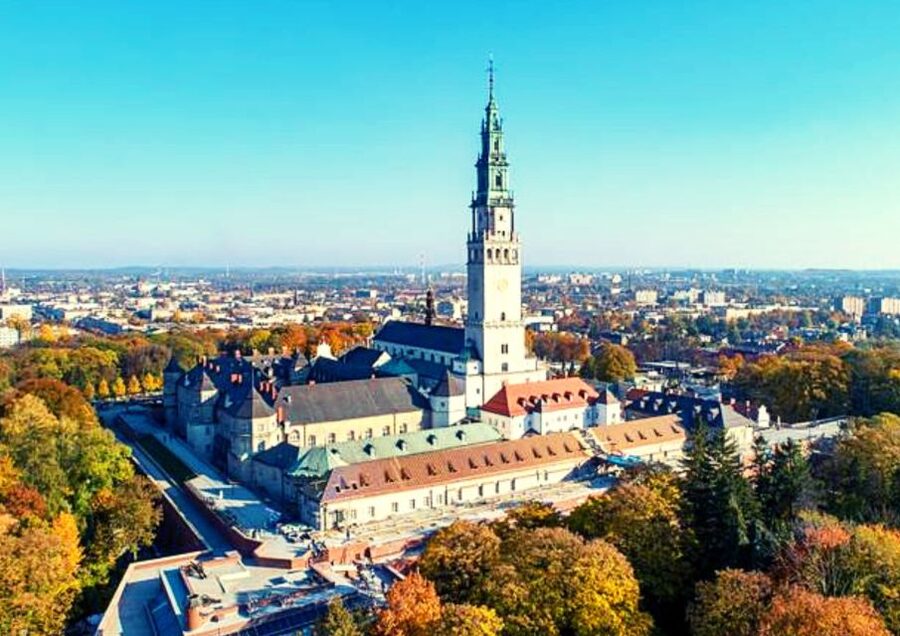 From Warsaw: Jasna Gora & Black Madonna Small Group Tour - Lunch included: simple, filling, and timed for the day