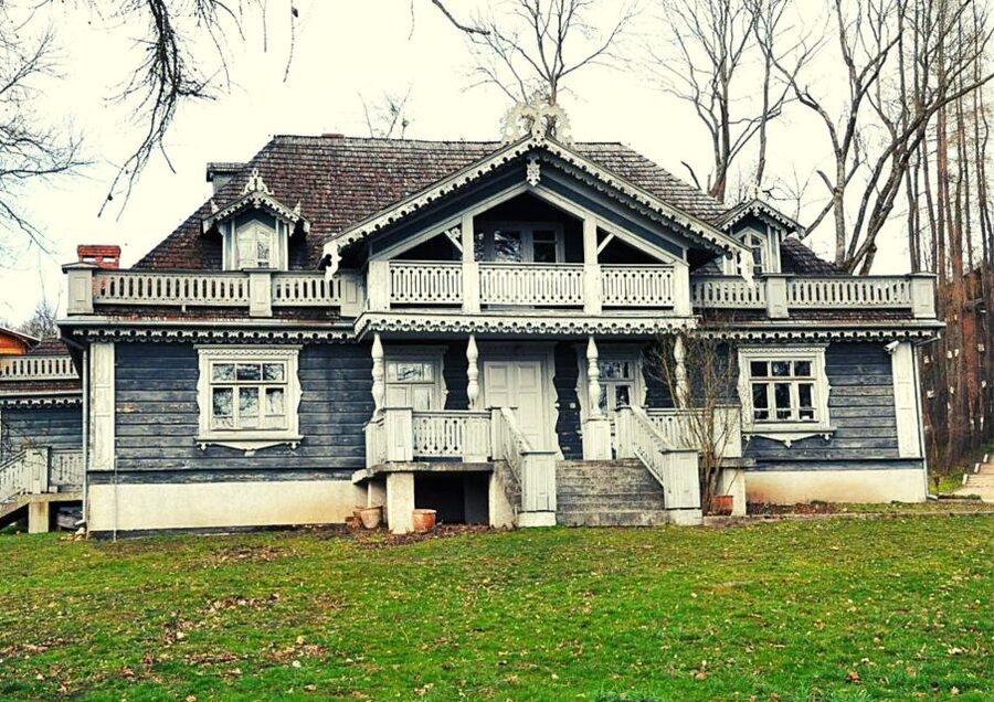 From Warsaw: Small-Group Tour to Bialowieza National Park - Białowieża Towarowa: a Tsar’s restaurant and the rail-saloon idea