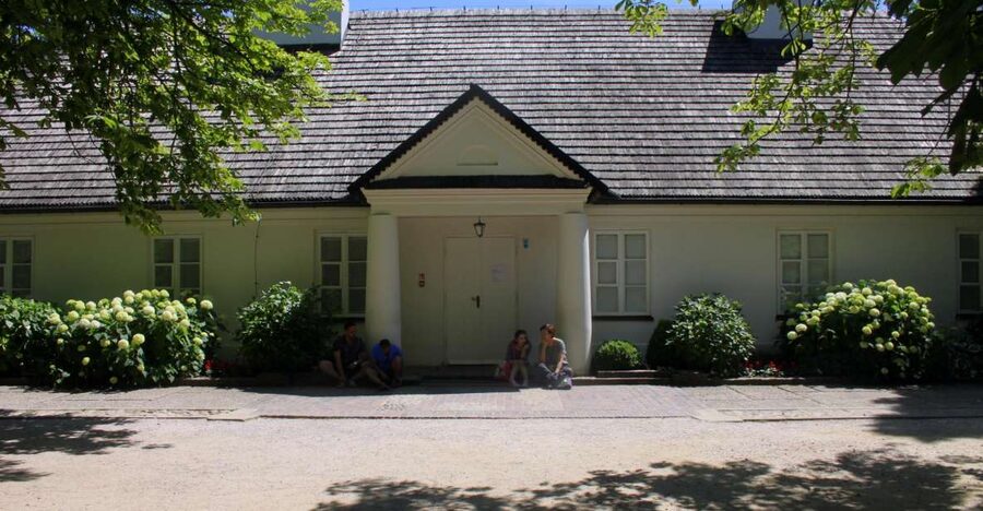 From Warsaw: Tour to Chopin's Birthplace - Żelazowa Wola - The musical museum experience: more than dates and rooms