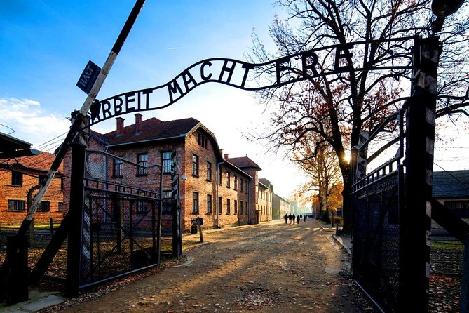 Full-Day Tour of Auschwitz and Wieliczka Salt Mine from Krakow - Key things that make this day trip work