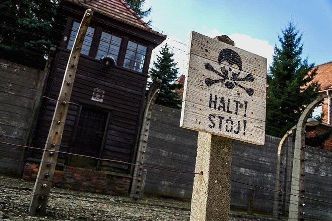 Full day tour to Auschwitz-Birkenau and Salt Mine with a local guide from Krakow - Auschwitz I: the museum’s English tour and how to use it well