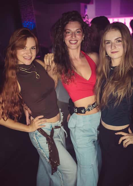 Fun Explorers Pub Crawl with free welcome shots and free ent - How the 6 Hours Break Down, 2 Bars Then 2 Clubs