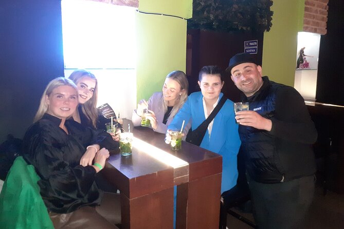 Fun Explorers Pub Crawl with free welcome shots and free ent - Meeting Point Near Hard Rock Cafe, Orange Umbrella Included
