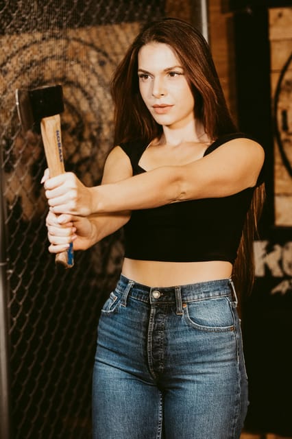 Gdańsk: 1.5-Hour Axe Throwing Experience - Price and Group Math: When $153 Makes Sense