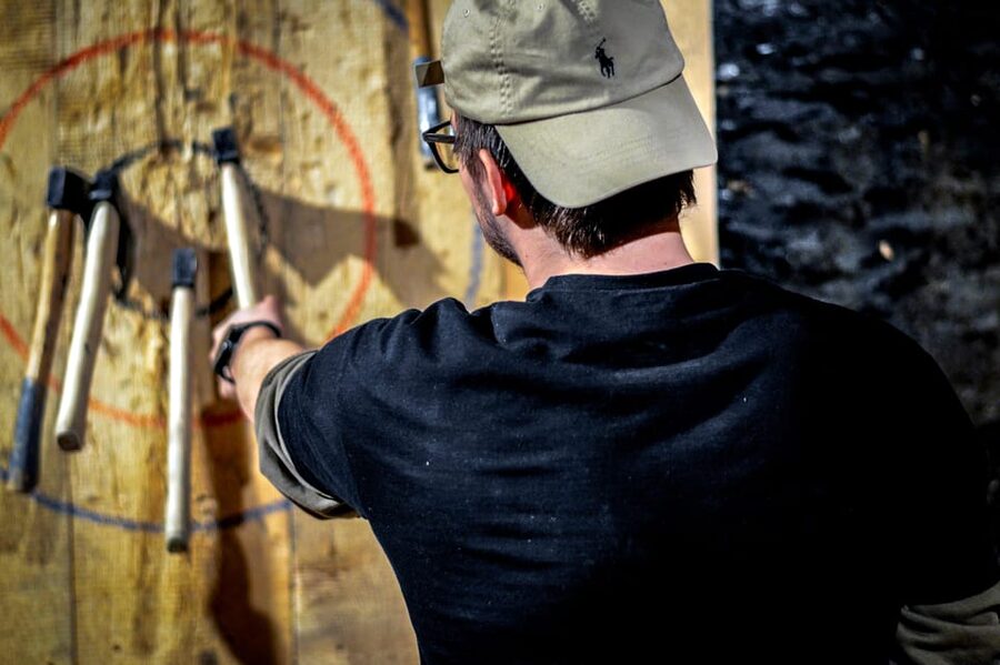 Gdańsk: 1.5-Hour Axe Throwing Experience - The 90-Minute Flow, From Safety Rules to Friendly Competition
