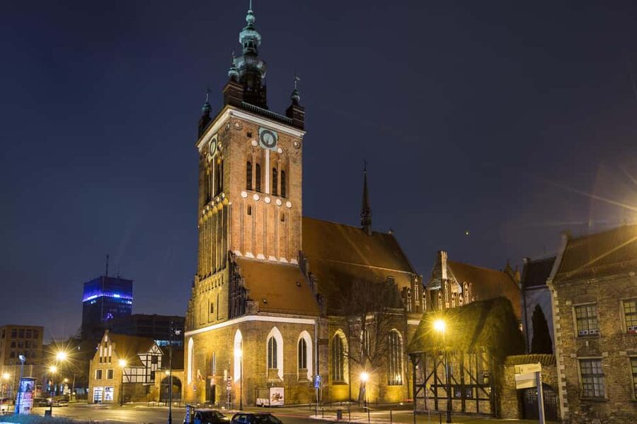 Gdansk: Chopin's Piano Concert by Candle Glow - A Real-World Consideration: Cold Seating and Read-Your-Notes Comfort