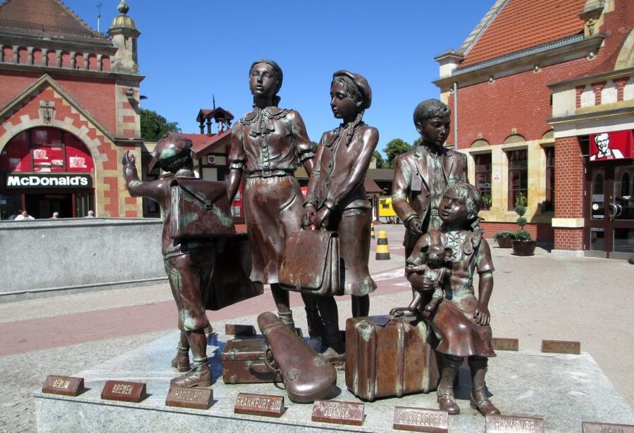 Gdansk: Jewish Heritage Guided Private Walking Tour - Granary Island ghetto area and the Kindertransports monument
