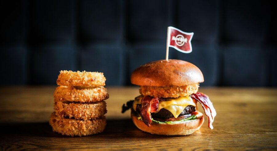 Gdansk: Legendary Burger and Zywiec Beer at Hard Rock Cafe - Live music vibes, how it fits with your meal