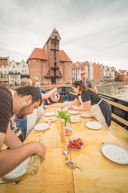 Gdańsk: Motława River Cruise with Pierogi Tasting - Price and Value, Why This Costs What It Costs