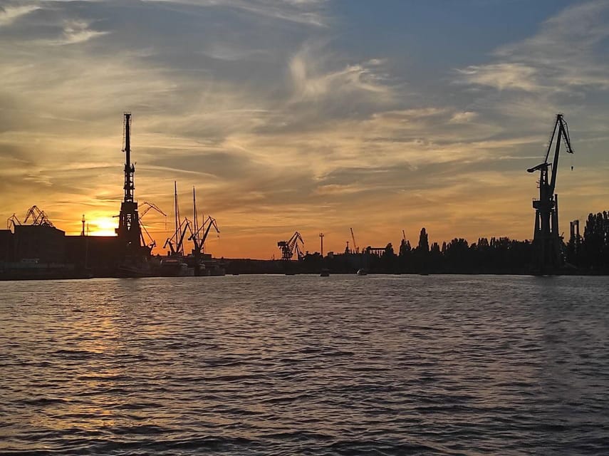 Gdańsk: Motława River Eco Cruise at Sunset with Prosecco - What the one-hour timing really does for you