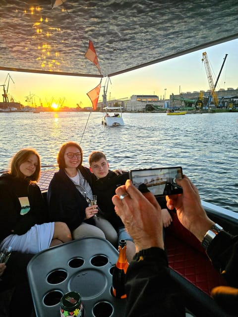 Gdańsk: Motława River Eco Cruise at Sunset with Prosecco - Prosecco included, and how to make the most of it