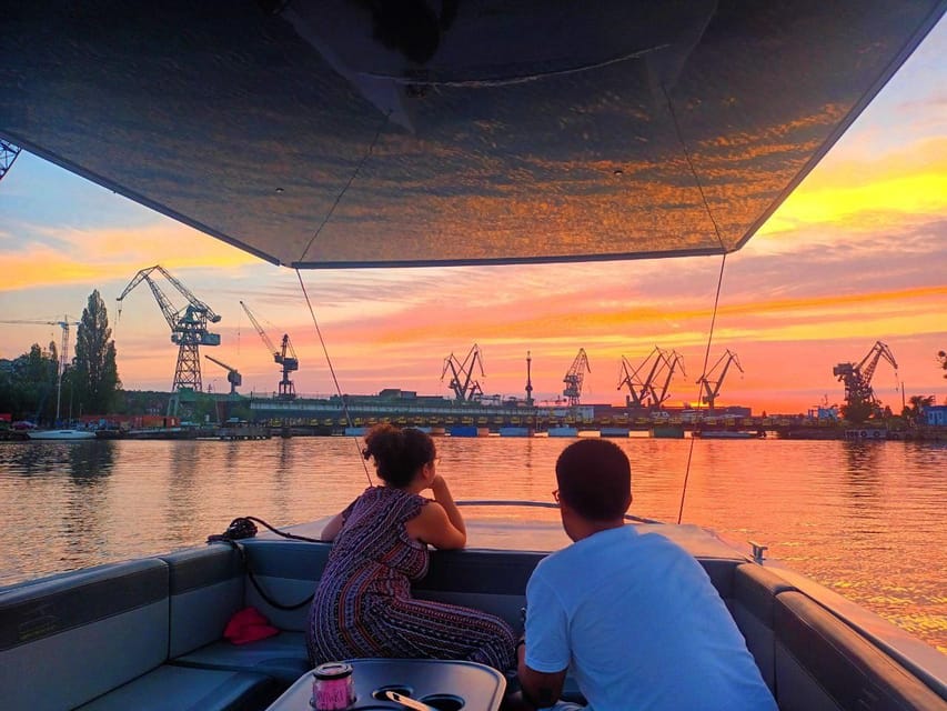 Gdańsk: Motława River Eco Cruise at Sunset with Prosecco - From the marina to the old riverways: the opening stretch