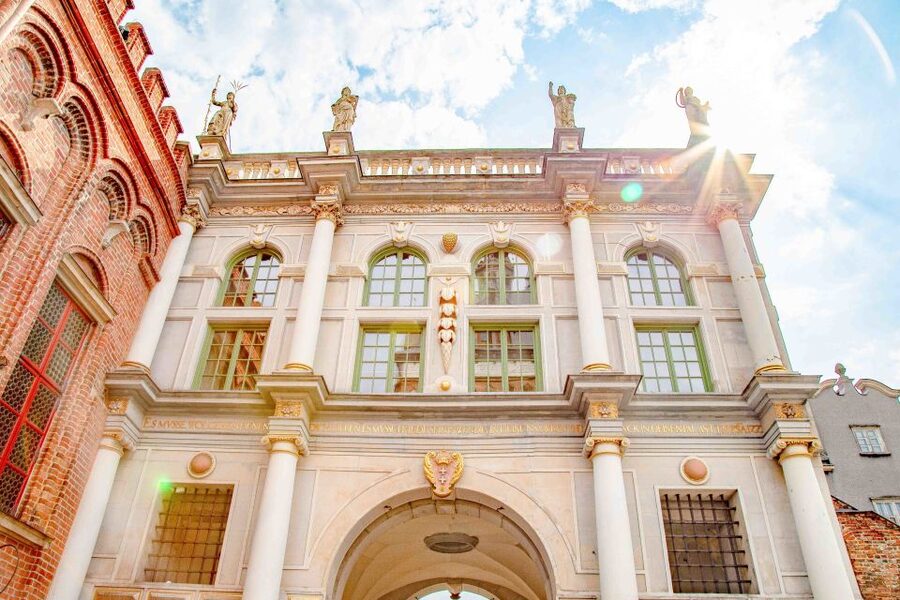 Gdansk Old Town 2-Hour Walking Tour - Entering Gdansk’s Old Town, Golden Gate to Great Armoury