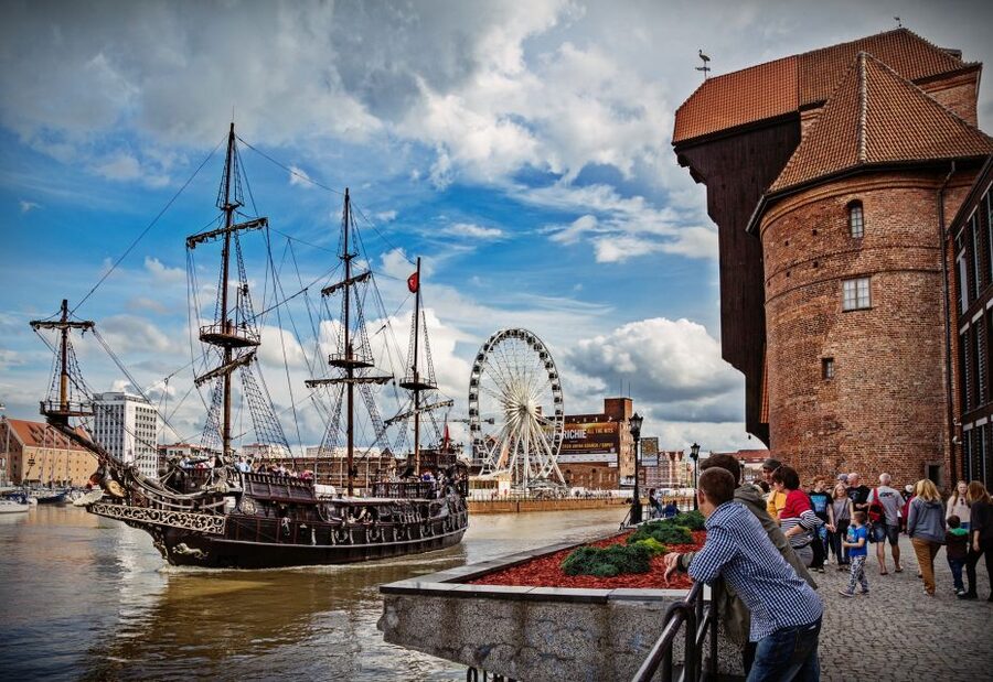 Gdansk Old Town Half-Day Private Walking Tour - Dluga Street Highlights: Town Hall Drama and the Old Town Market Feeling