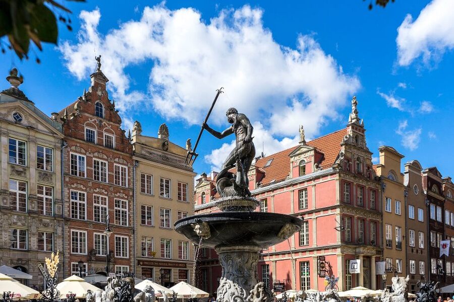 Gdańsk: Old Town Private Walking Tour with Legends and Facts - From Riots to a Museum: European Solidarity Centre on the 6-Hour Route