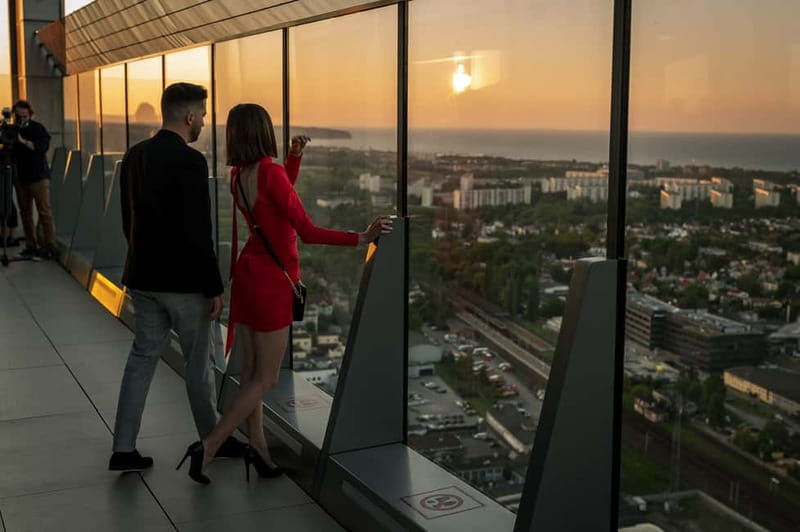 Gdańsk: Olivia Star Sky-High Views, Dinner, and Cocktails - The 32nd floor: pizza, a cocktail, and the view that sells the whole plan