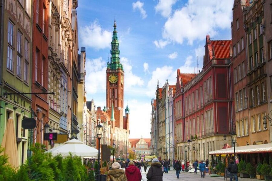 Gdansk: Private custom walking tour with a local guide - Where you start, how the pickup works, and how long you will be walking