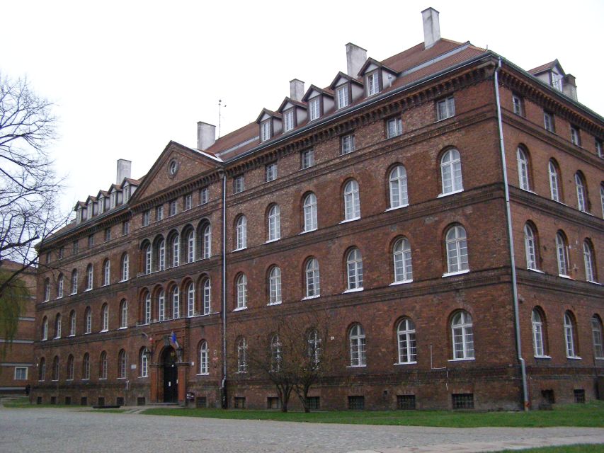 Gdansk Private WWII Tour with Museum of the Second World War - The 2-hour private museum tour: the fastest way to get the big picture