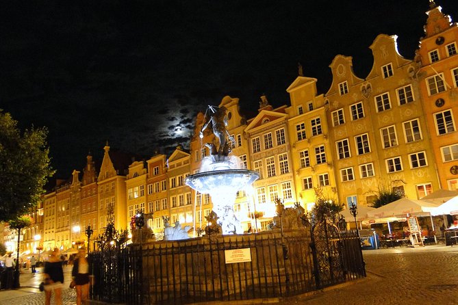 Gdansk: Pub Crawl with Free Drinks - VIP Nightclub Entry: The Payoff at the End