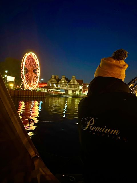 Gdansk: Scenic Evening Yacht Cruise with Welcome Drink - Mulled Wine in Cool Months, Prosecco in Warm Months