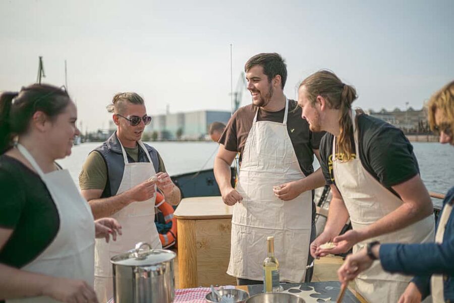 Gdańsk: Shipyard and Port Cruise with Pierogi Tasting - Key things to know before you go