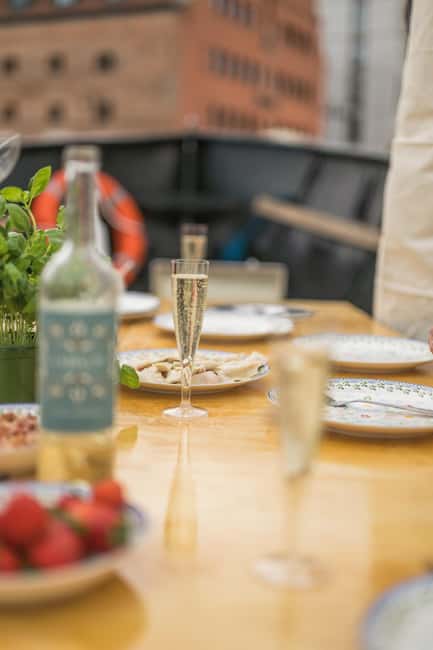 Gdańsk: Shipyard and Port Cruise with Pierogi Tasting - Should you book the Gdańsk shipyard pierogi cruise?