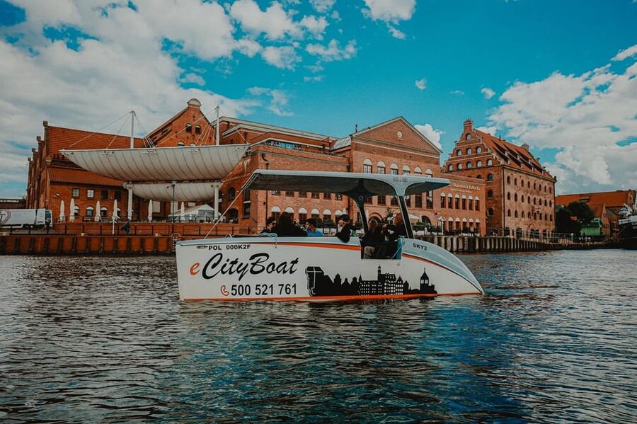Gdańsk: Sightseeing EcoCruise around the Old Town of Gdansk - Onboard comfort, roof cover, and drinks when the weather turns