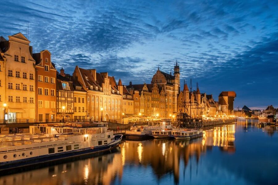Gdansk: Small Group Walking Tour - Royal Road and Artus Court, your fastest path to understanding the Old Town