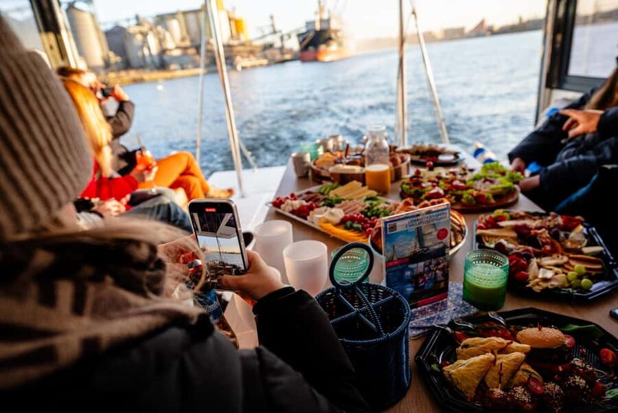 Gdansk/Sopot: Breakfast Cruise on a Catamaran - Meeting point in Gdańsk: Oria Magic House and the quay by the water