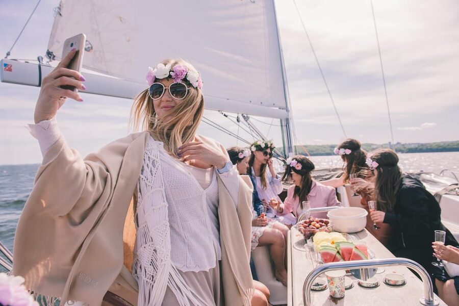 Gdańsk/Sopot: Private Boat Party with Music & Drinks - Views on the Baltic: Coastal Scenery Meets Real-World Shorelines