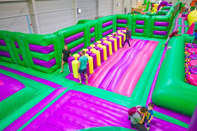 GOjump MEGAPARK Kraków-Sikorki 1h ticket: GOair Inflatable Park - Entering GOjump MEGAPARK Sikorki and getting your 1-hour plan right
