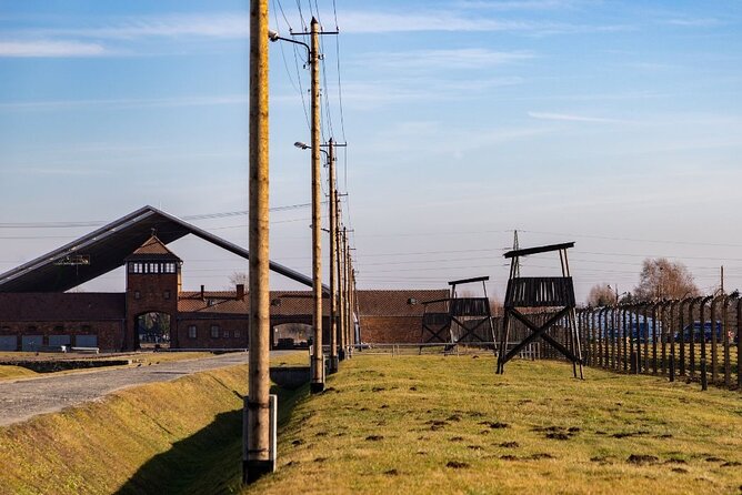 Guided Tour to Auschwitz-Birkenau from Warsaw - Auschwitz-Birkenau in One Guided Day from Warsaw: What Makes It Work