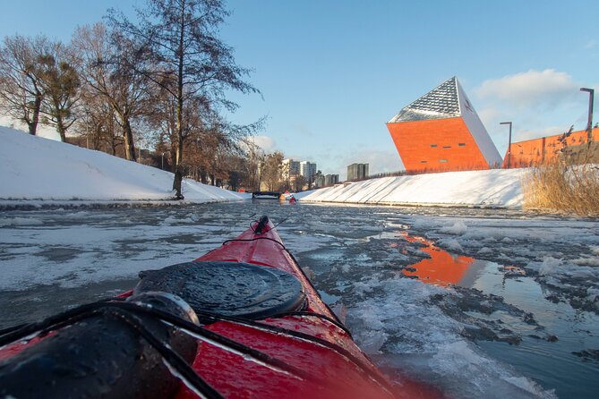 Guided Winter Kayak Tour in Gdańsk & Hot Chocolate Treat - Winter Kayaking in Gdańsk: What You See From the Motława