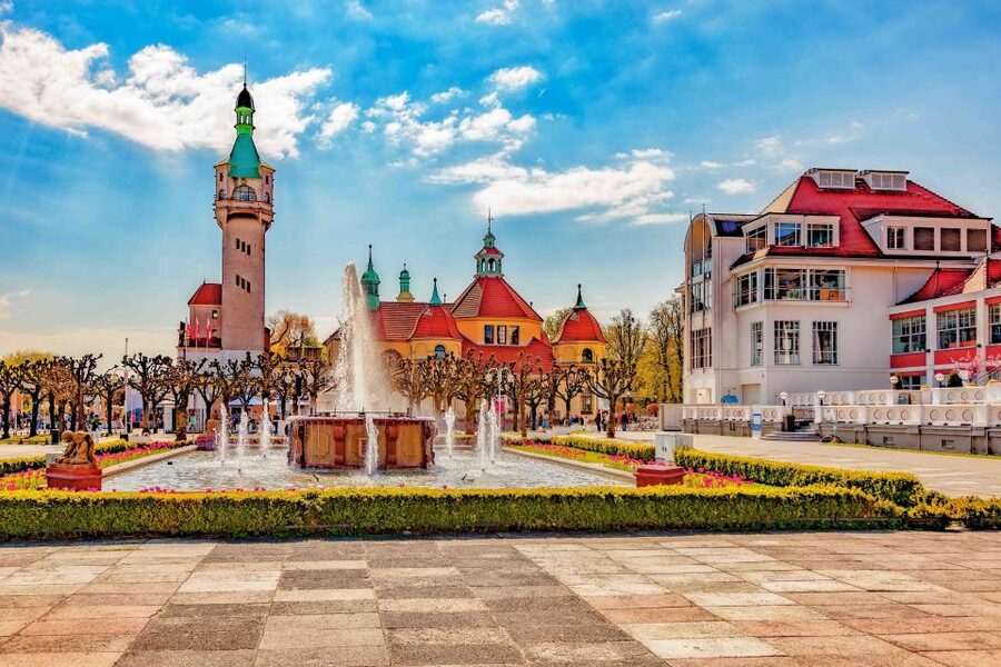 Highlights of Gdańsk, Gdynia and Sopot 1-day Private Tour - Gdynia’s maritime heart: ships Dar Pomorza and Błyskawica
