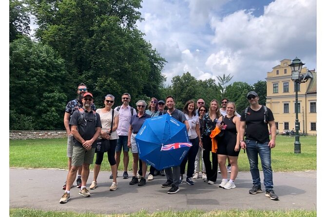 Historic Krakow : Old Town & Wawel Castle Walking tour - Meeting in the Right Place: Rynek Główny at 11:00