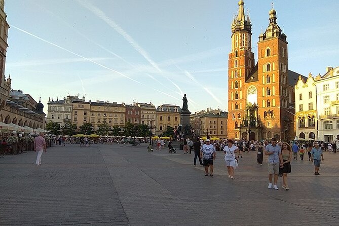 Historic Krakow : Old Town & Wawel Castle Walking tour - Wawel Royal Castle Grounds: Renaissance Palace and the Royal Cathedral