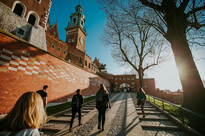 Historic Krakow : Old Town & Wawel Castle Walking tour - Guides Matter, and This Tour Gets Named for a Reason