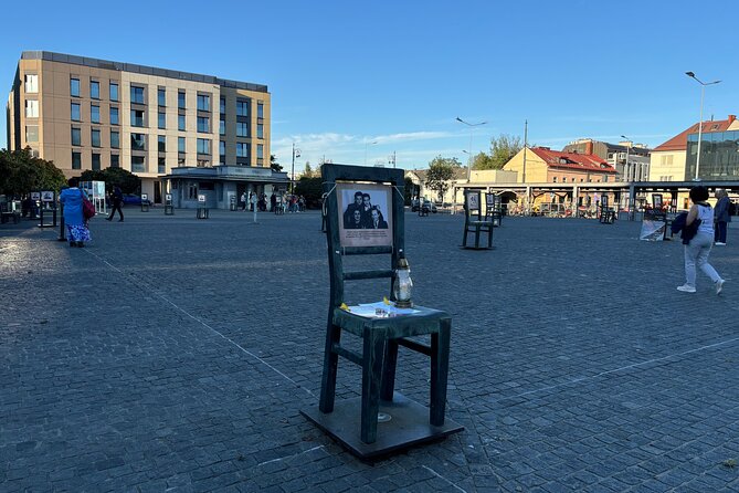 Jewish Krakow Private Tour. Personalities, Art and Food - Street Art Meets Religious Symbols in Kazimierz