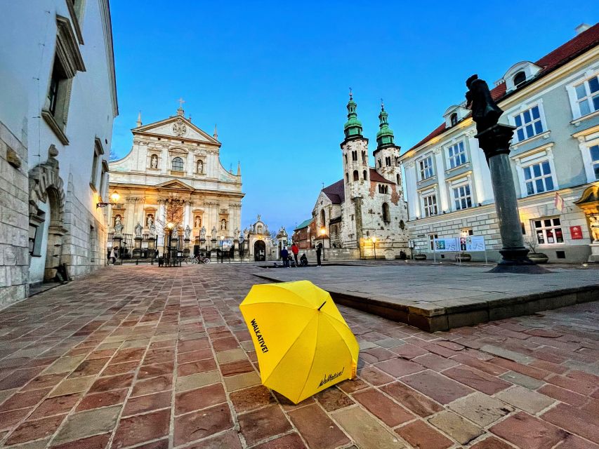 Krakauer old town tour - Archbishopric Palace and the Papal Window of John Paul II